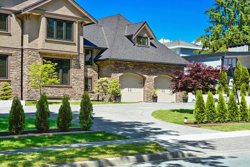 Roofers in  Monroe, GA